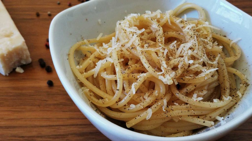 What to eat in Italy: Cacio e pepe