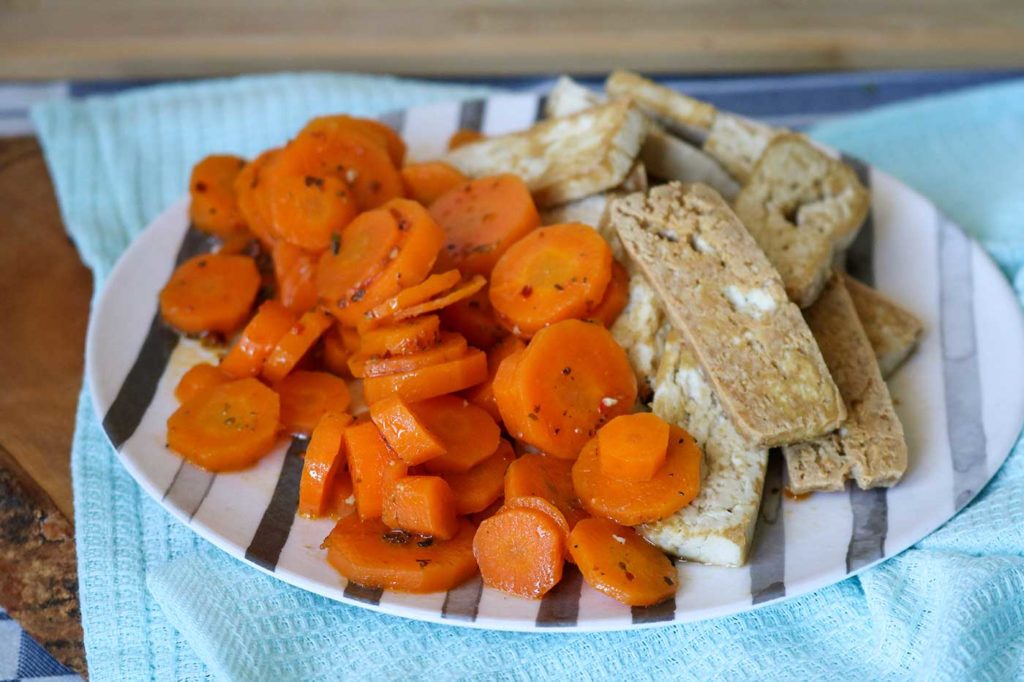 Fried tofu with carrots recipe